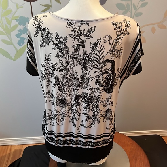 4/$20 Rickis Large Top with Elastic bottom - Picture 5 of 5